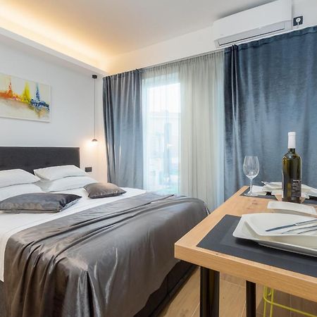 Studio Apartman Lilly With Private Parking In The Yard Of The House 普拉 外观 照片