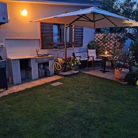 Studio Apartman Lilly With Private Parking In The Yard Of The House 普拉 外观 照片
