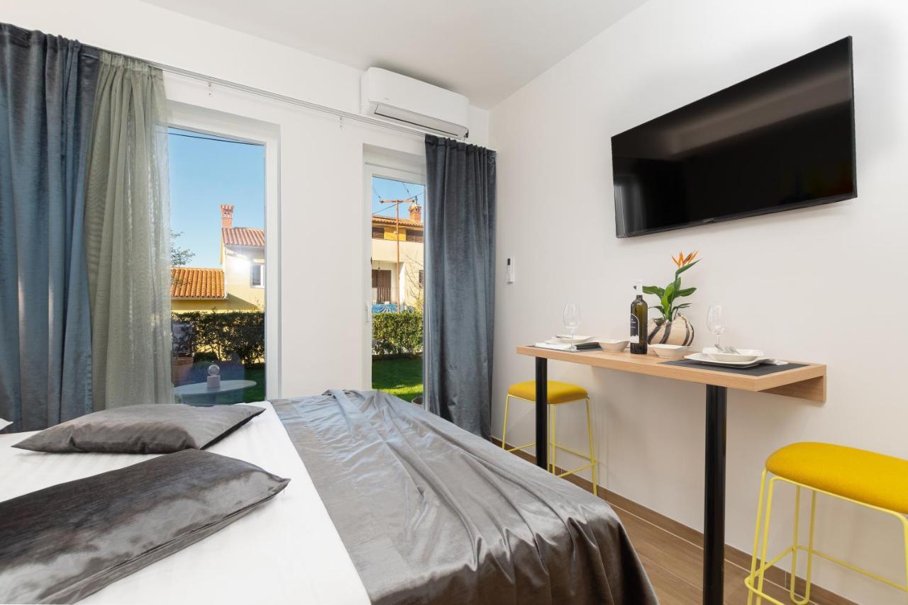 Studio Apartman Lilly With Private Parking In The Yard Of The House 普拉 外观 照片