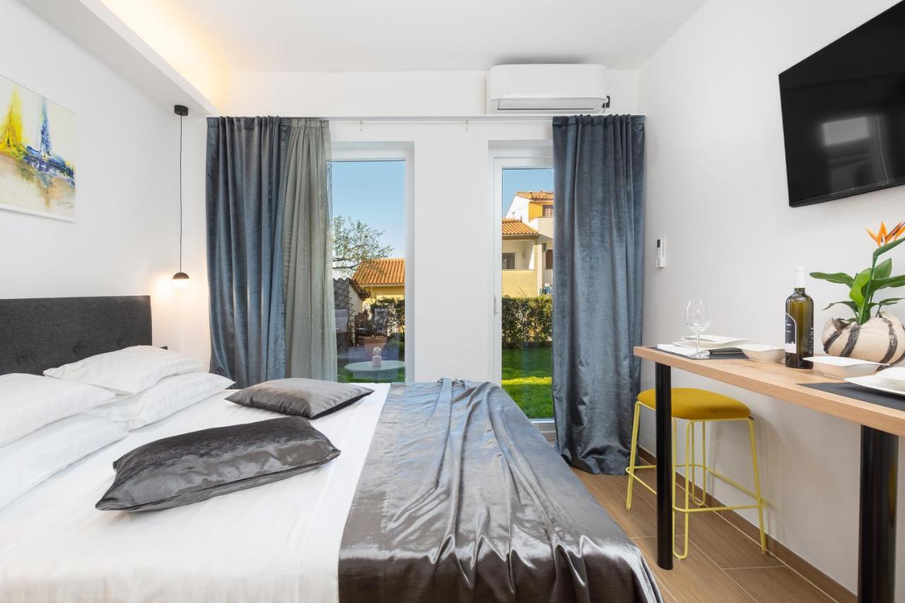 Studio Apartman Lilly With Private Parking In The Yard Of The House 普拉 外观 照片