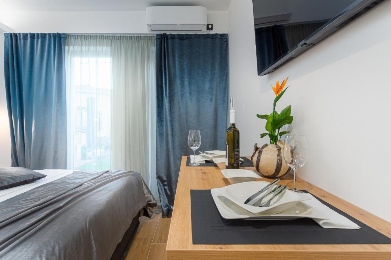 Studio Apartman Lilly With Private Parking In The Yard Of The House 普拉 外观 照片