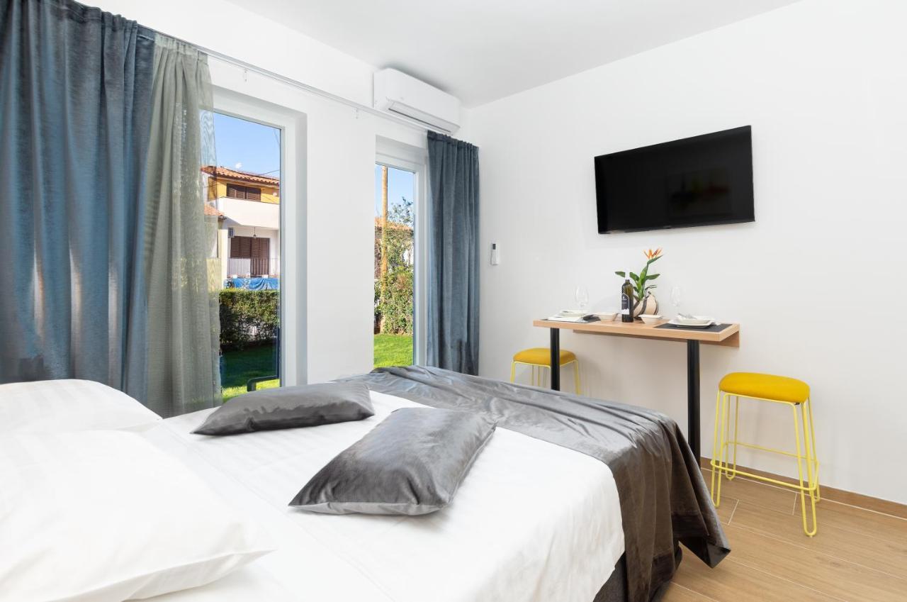 Studio Apartman Lilly With Private Parking In The Yard Of The House 普拉 外观 照片