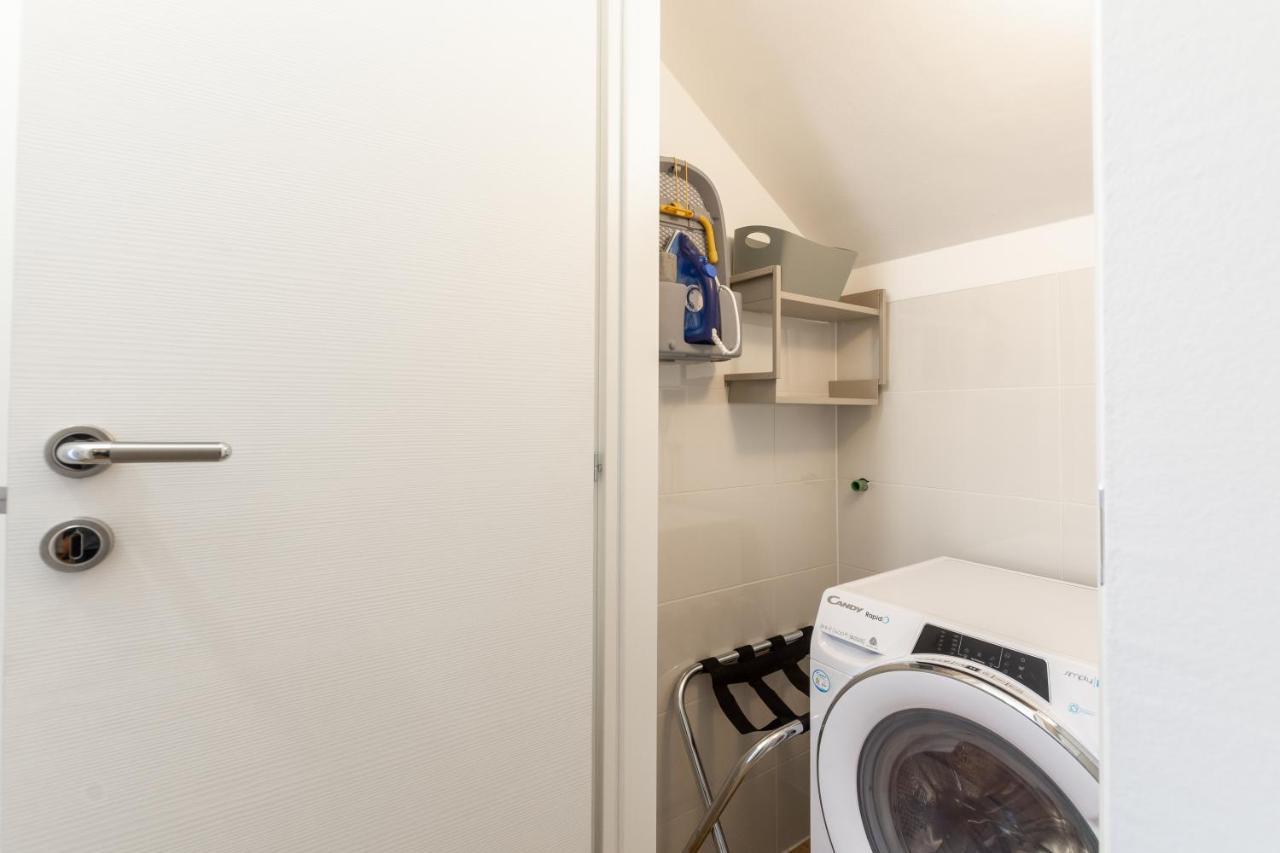 Studio Apartman Lilly With Private Parking In The Yard Of The House 普拉 外观 照片