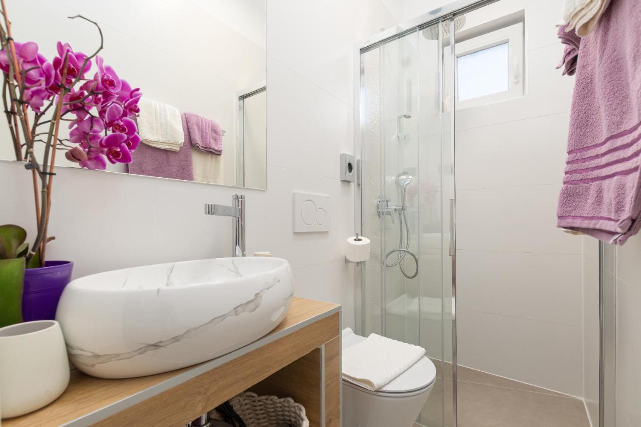 Studio Apartman Lilly With Private Parking In The Yard Of The House 普拉 外观 照片