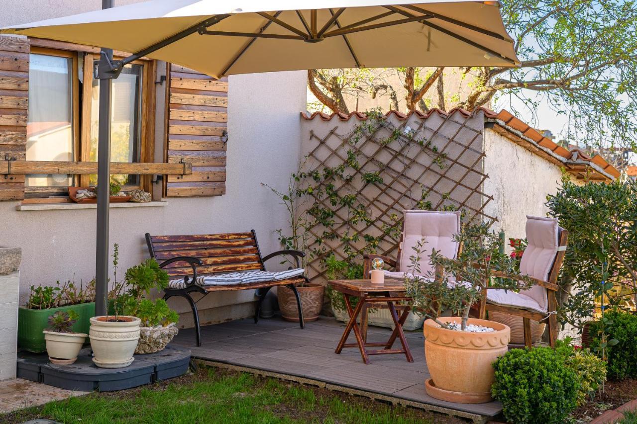 Studio Apartman Lilly With Private Parking In The Yard Of The House 普拉 外观 照片